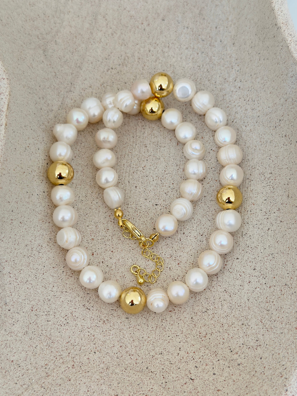 Gold and pearl necklace